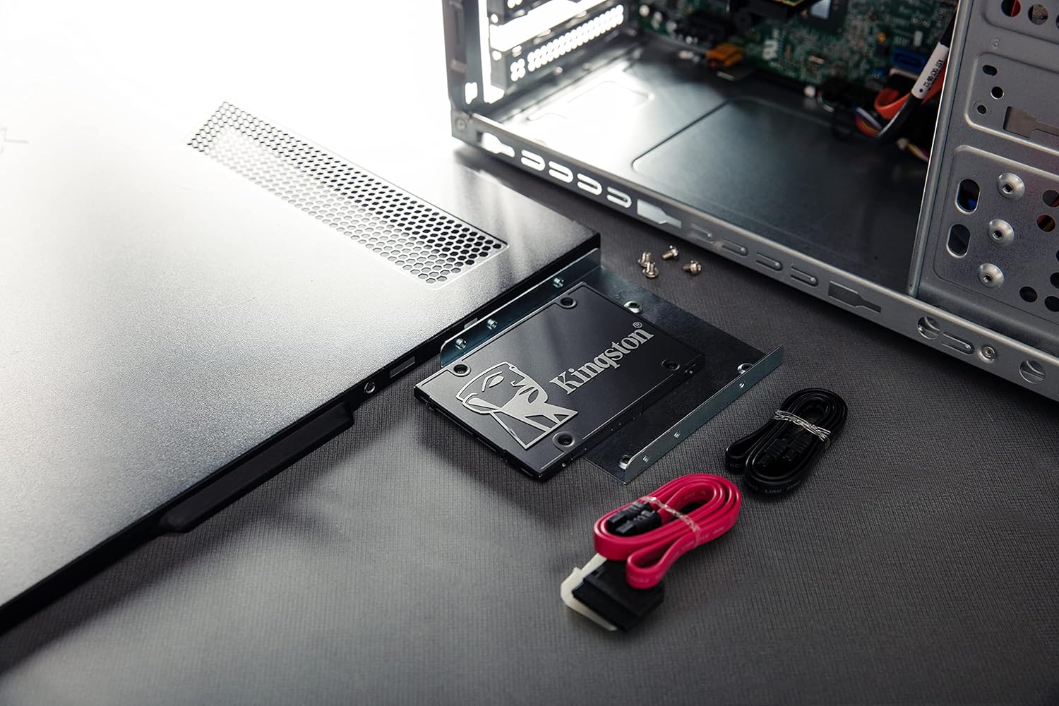 Kingston KC600 SSD 2048GB Internal SSD 2.5 Inch with Upgrade Kit Kingston KC600 SSD 2048GB Internal SSD 2.5 Inch with Upgrade Kit